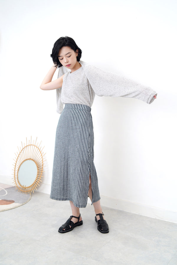 Grey vest crop top w/ sleeves outer set