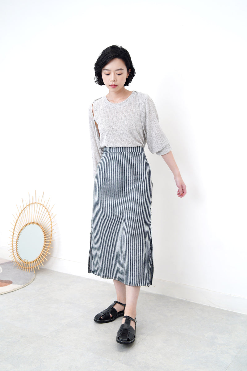 Grey vest crop top w/ sleeves outer set