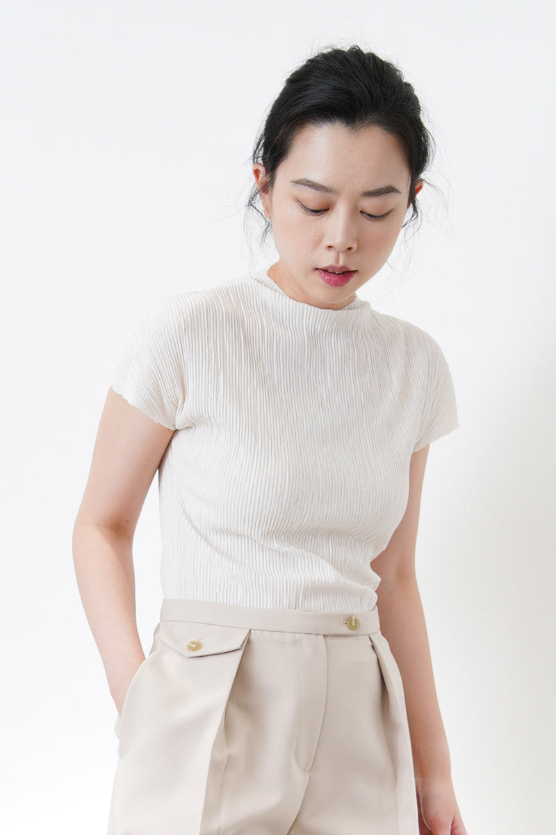 White pleats texture body top