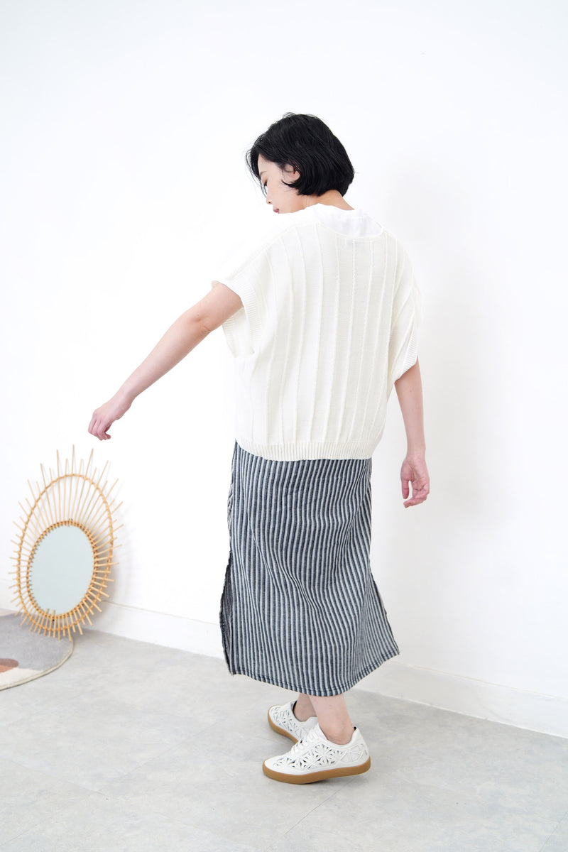 White knit vest in loose cut