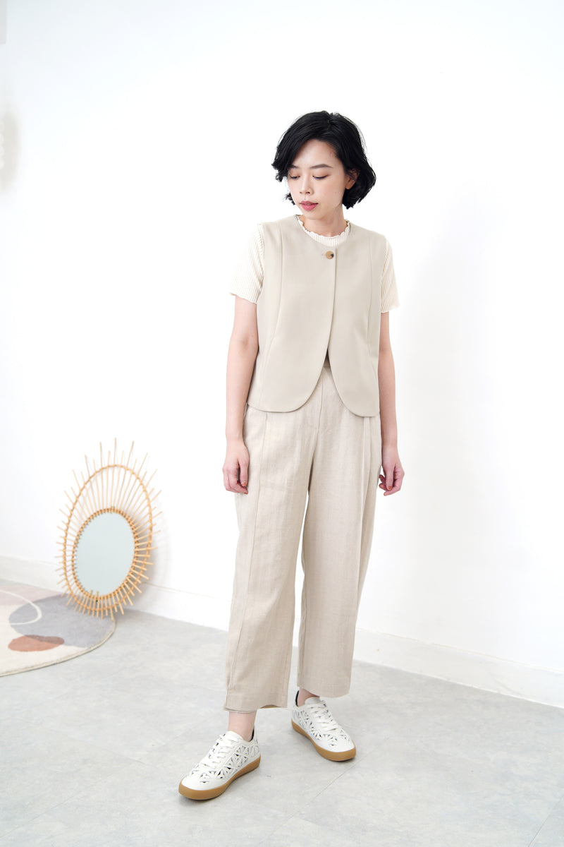 Beige premium vest jacket in round hem