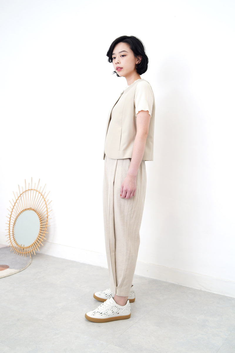 Beige premium vest jacket in round hem
