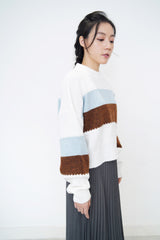 White crop cut sweater w/ contrast color