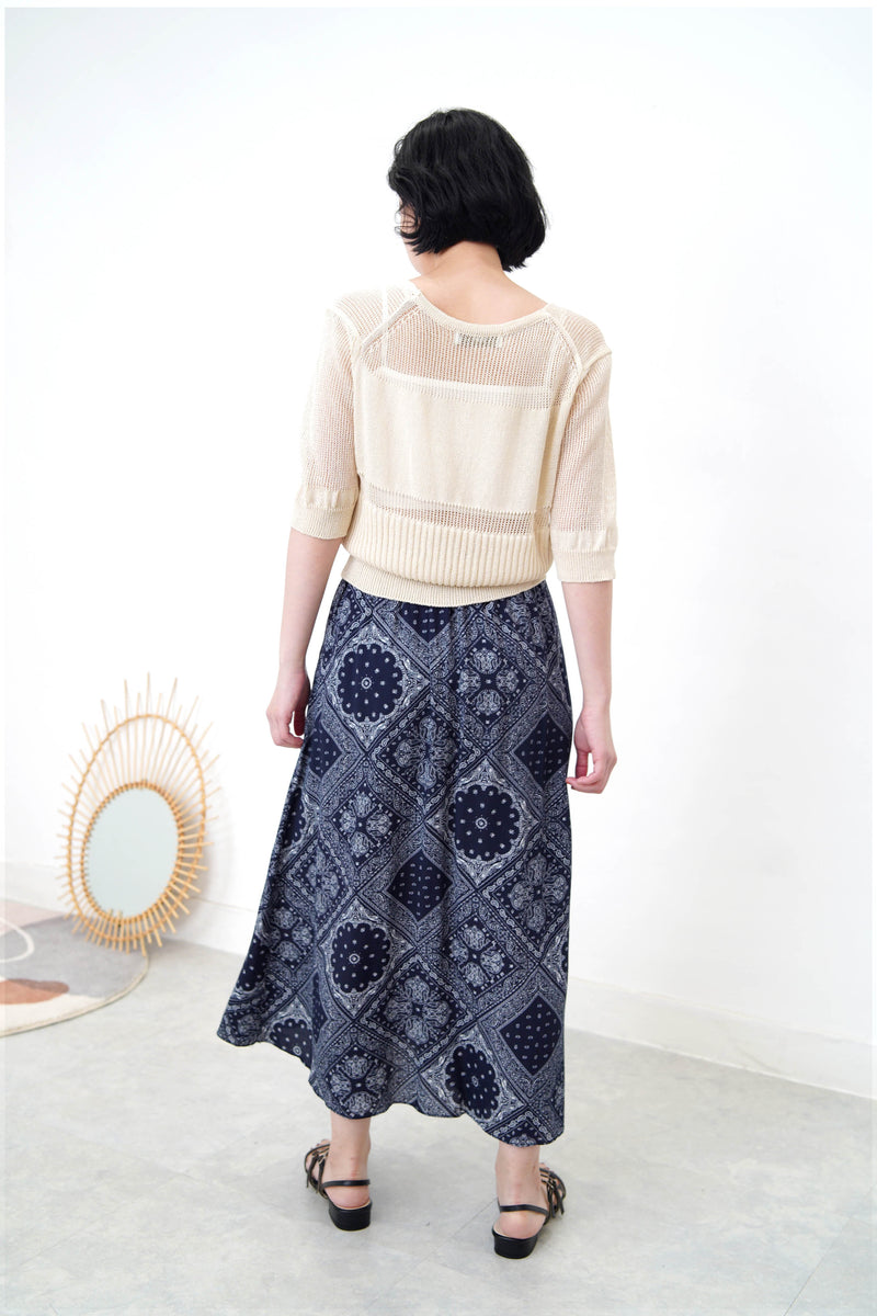 Navy pattern skirt in pleats details