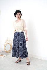 Navy pattern skirt in pleats details