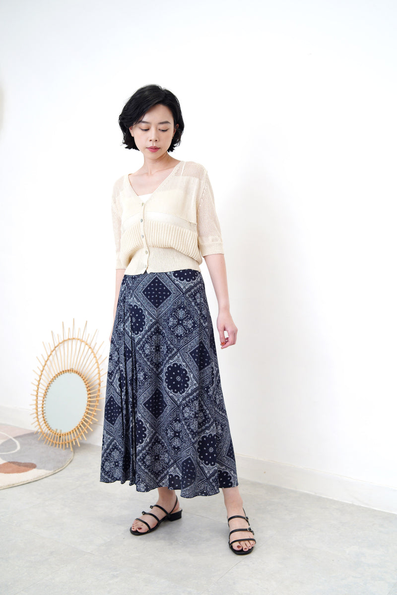 Navy pattern skirt in pleats details