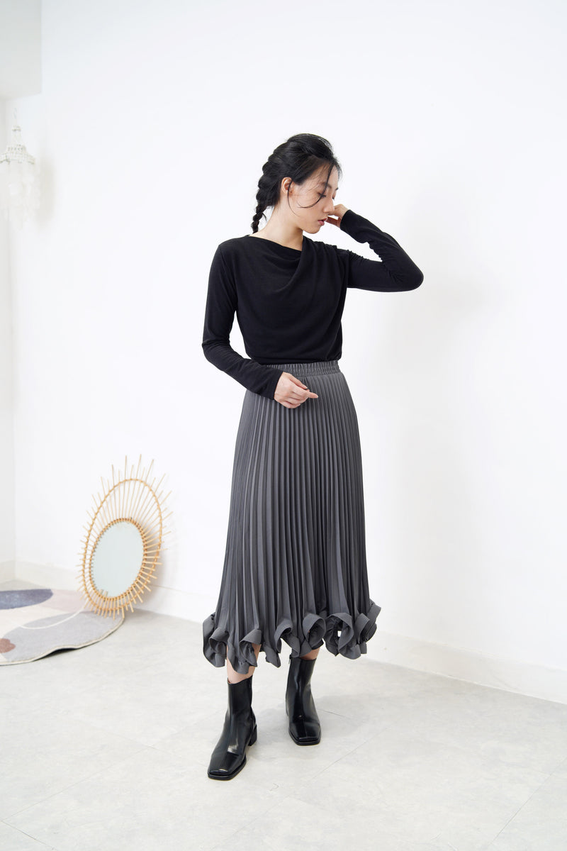 Black cotton top in asy. Collar