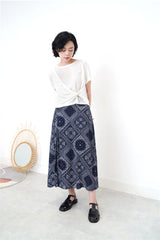 Navy pattern skirt in pleats details