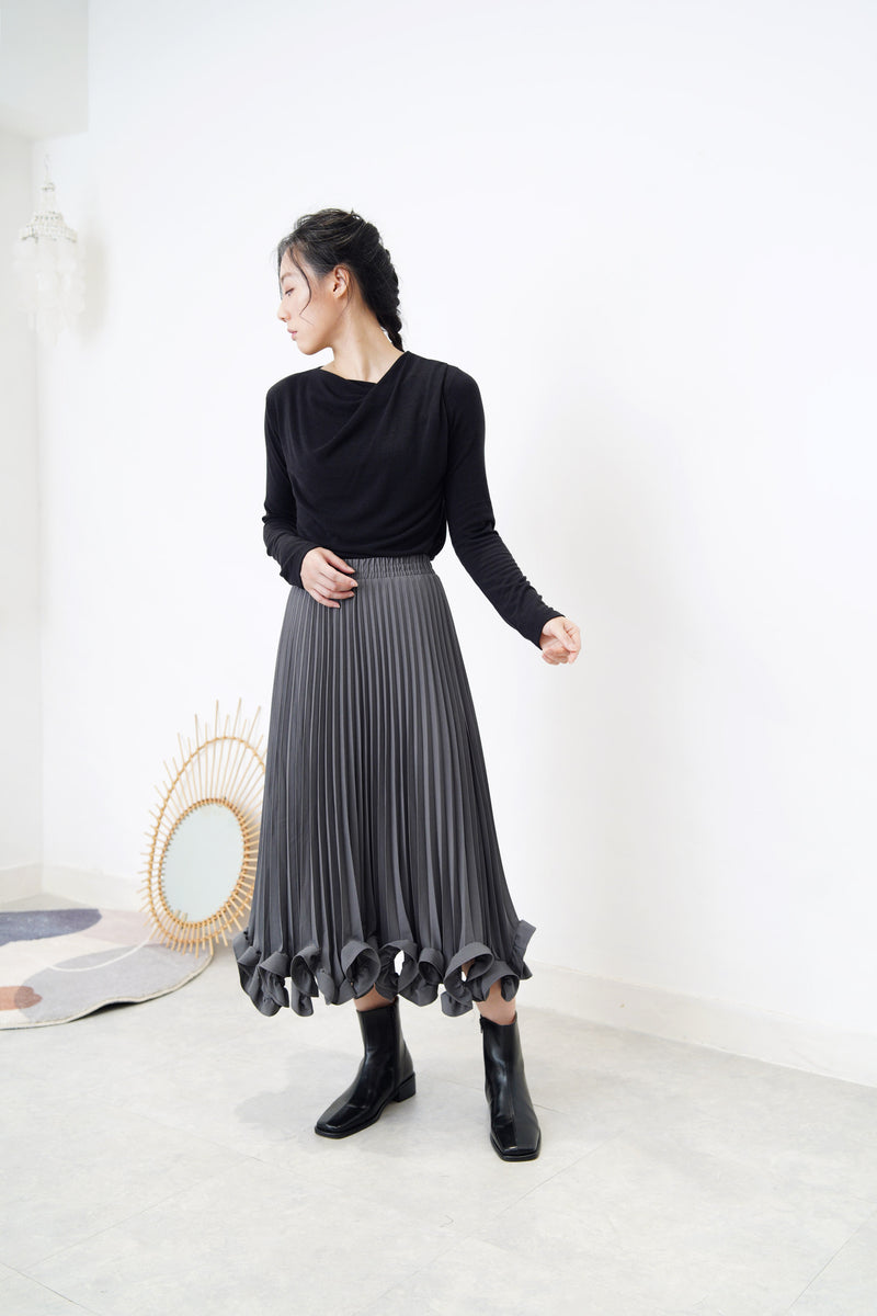 Black cotton top in asy. Collar