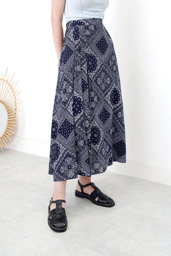 Navy pattern skirt in pleats details