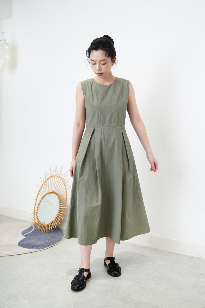 Pleats dress w/ belt pocket