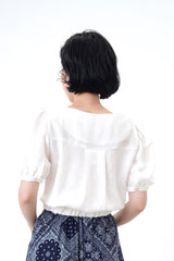 White square neck blouse in elastic hem waist