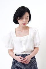 White square neck blouse in elastic hem waist