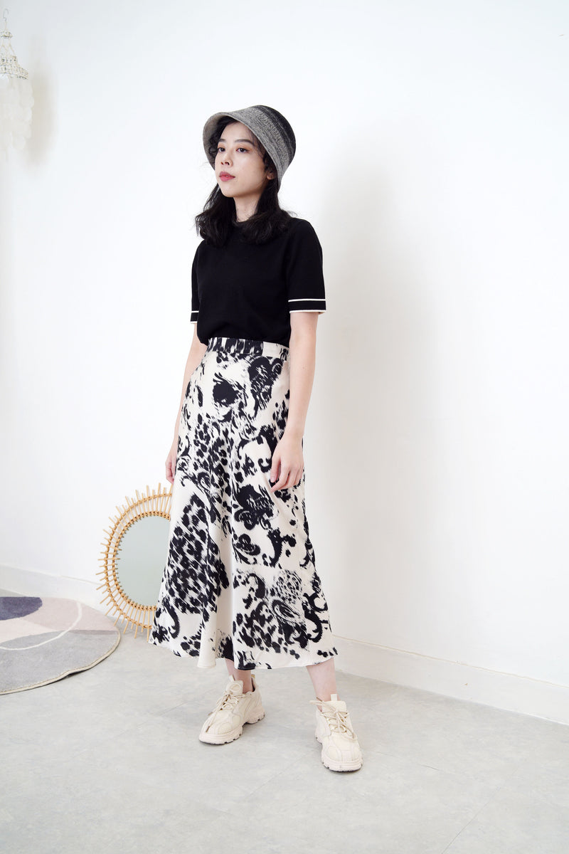 Flare cut skirt in Ink painted print