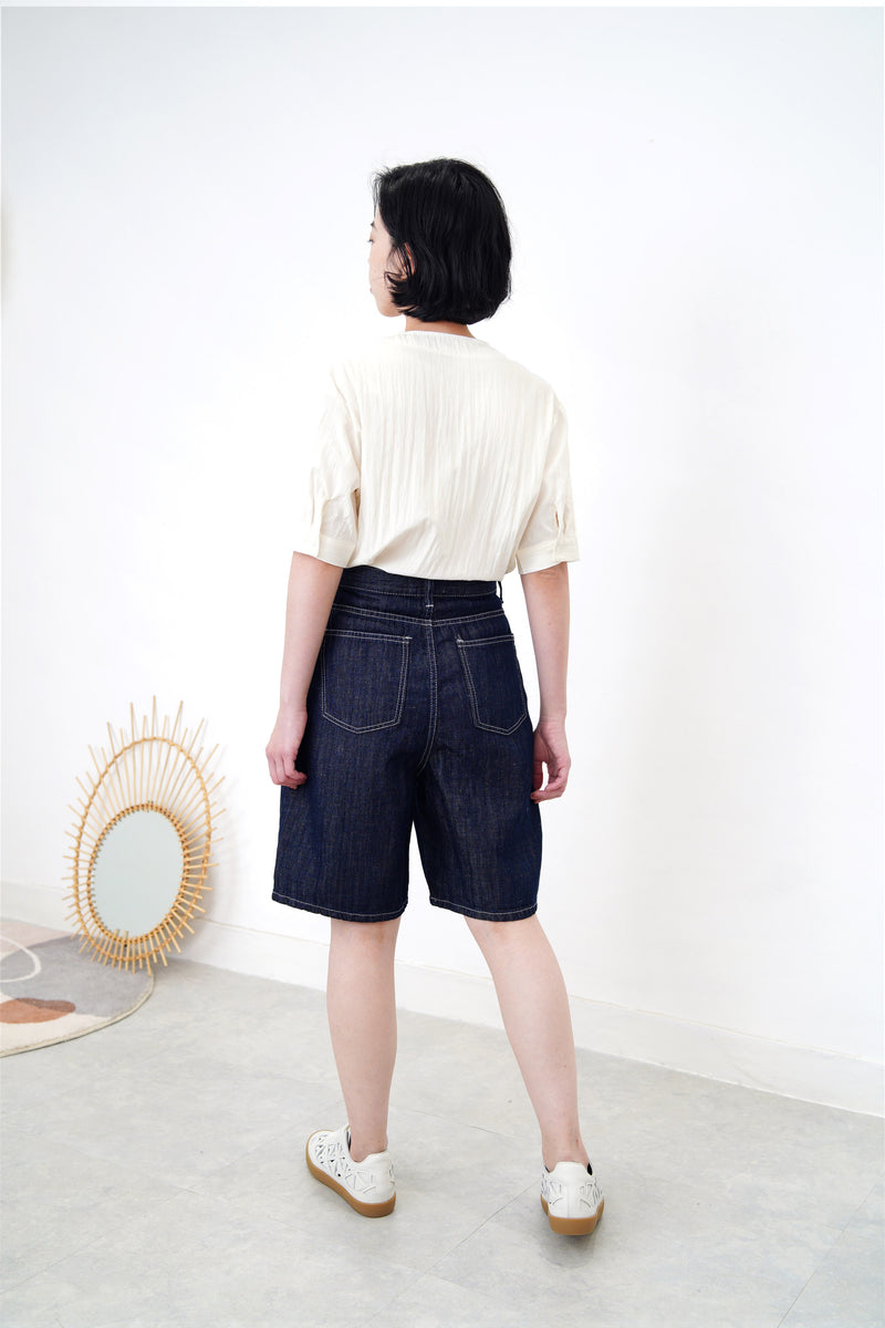 Navy denim short w/ outline stitch