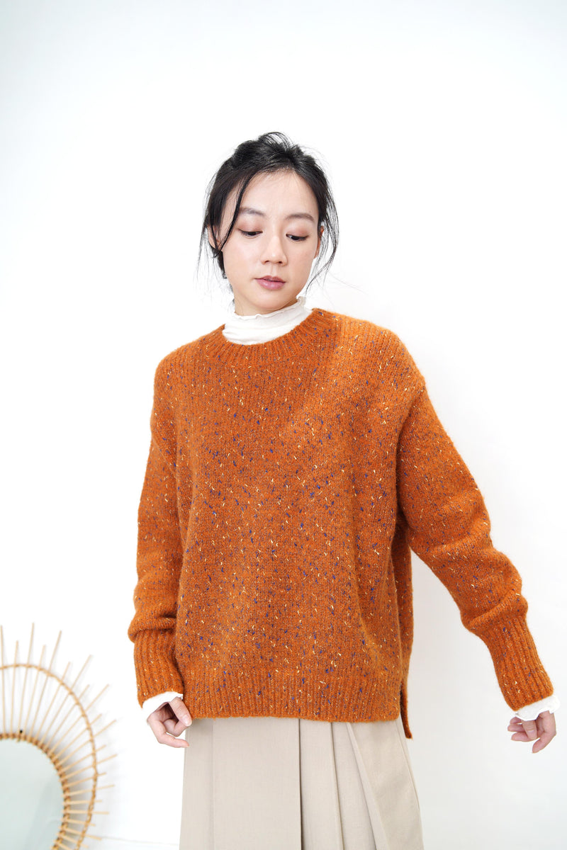 Orange tone sweater in stepped hem