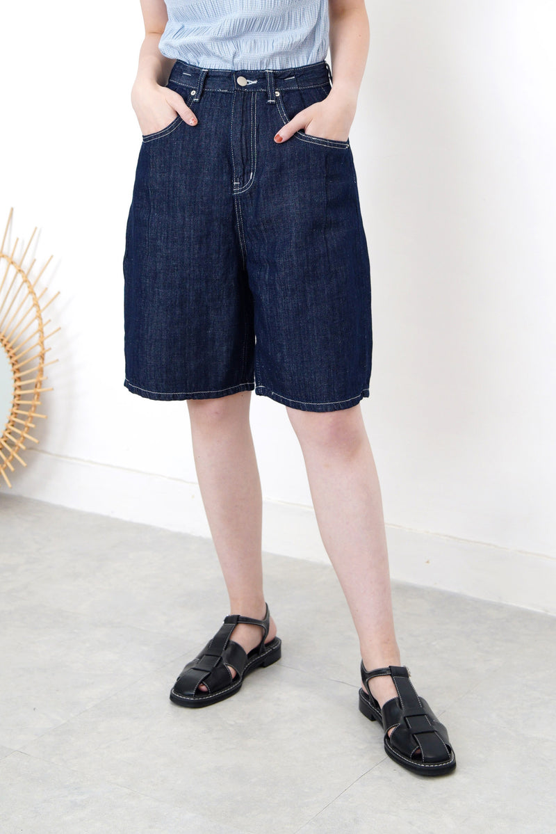 Navy denim short w/ outline stitch