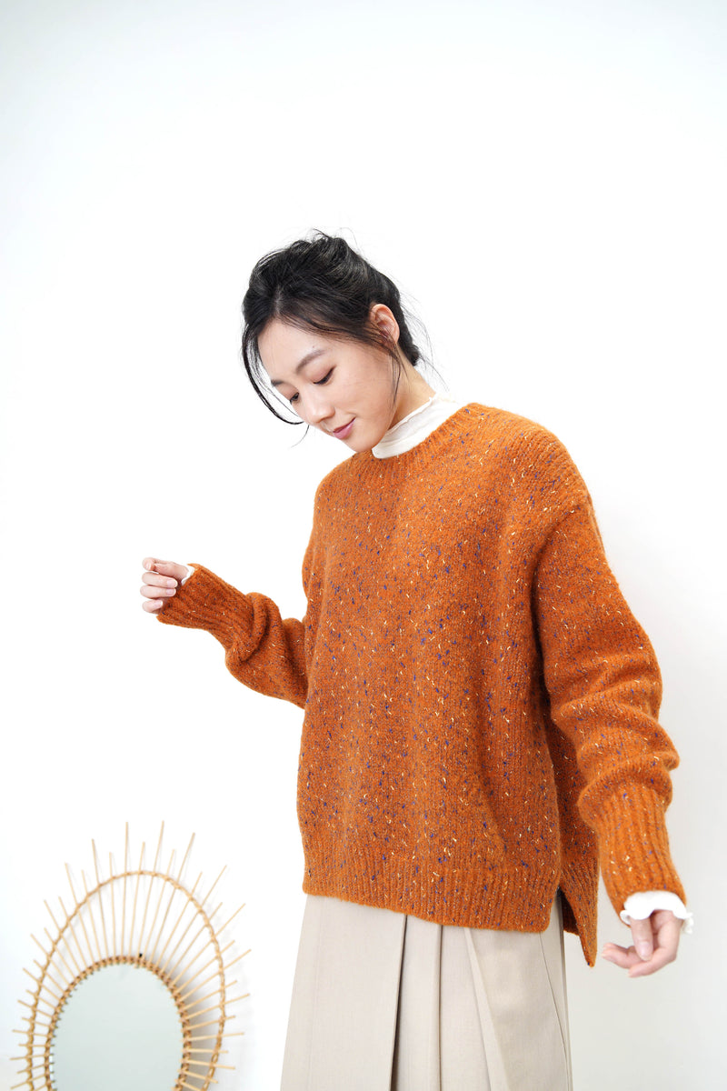 Orange tone sweater in stepped hem