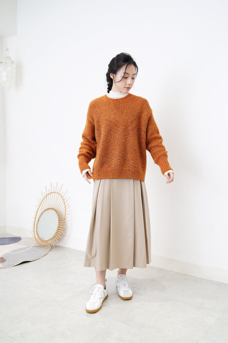 Orange tone sweater in stepped hem