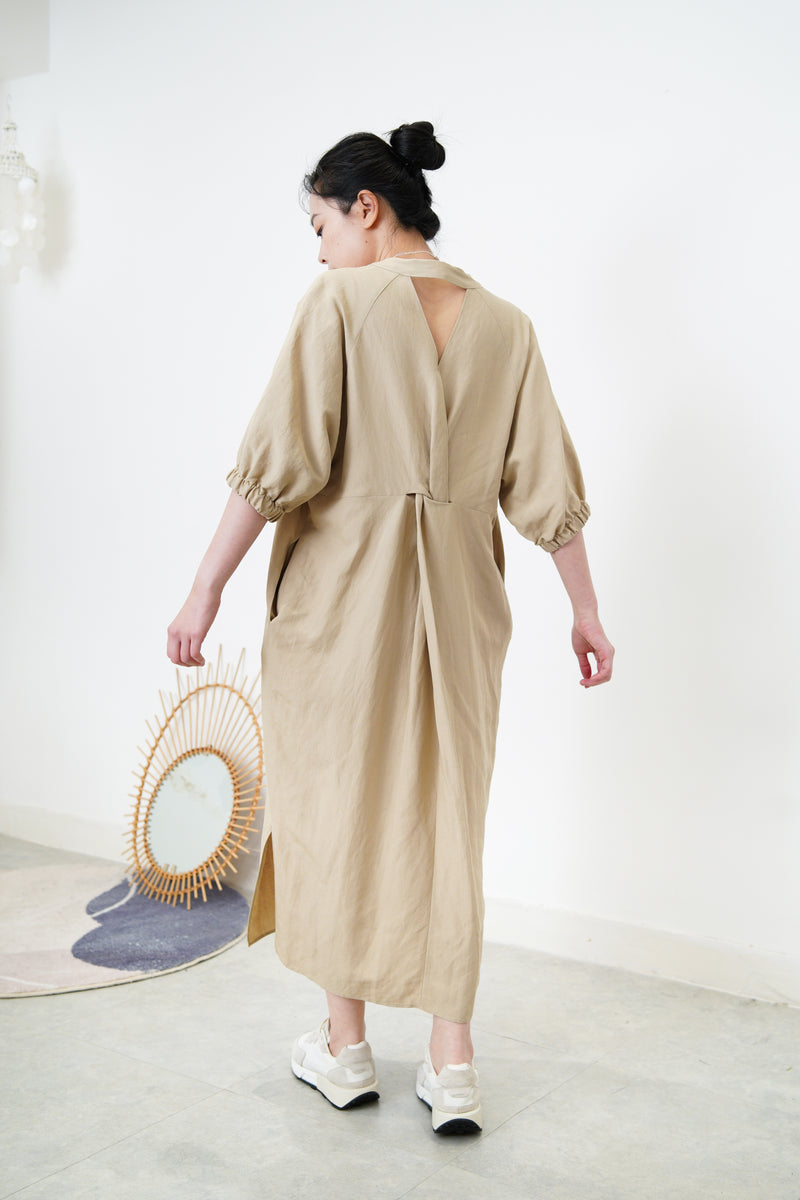 Sand 2 ways one piece in knot detail back