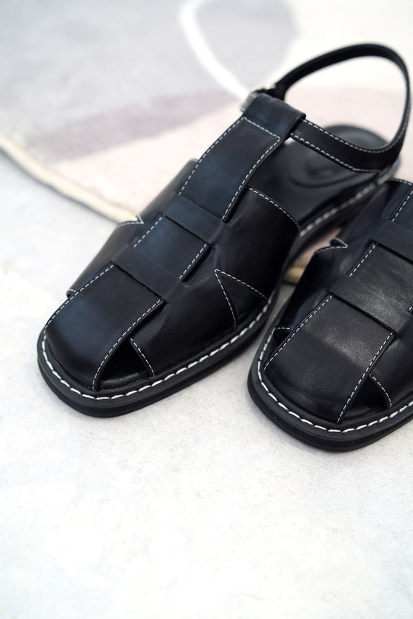 Black outline stitching sandals in weave style