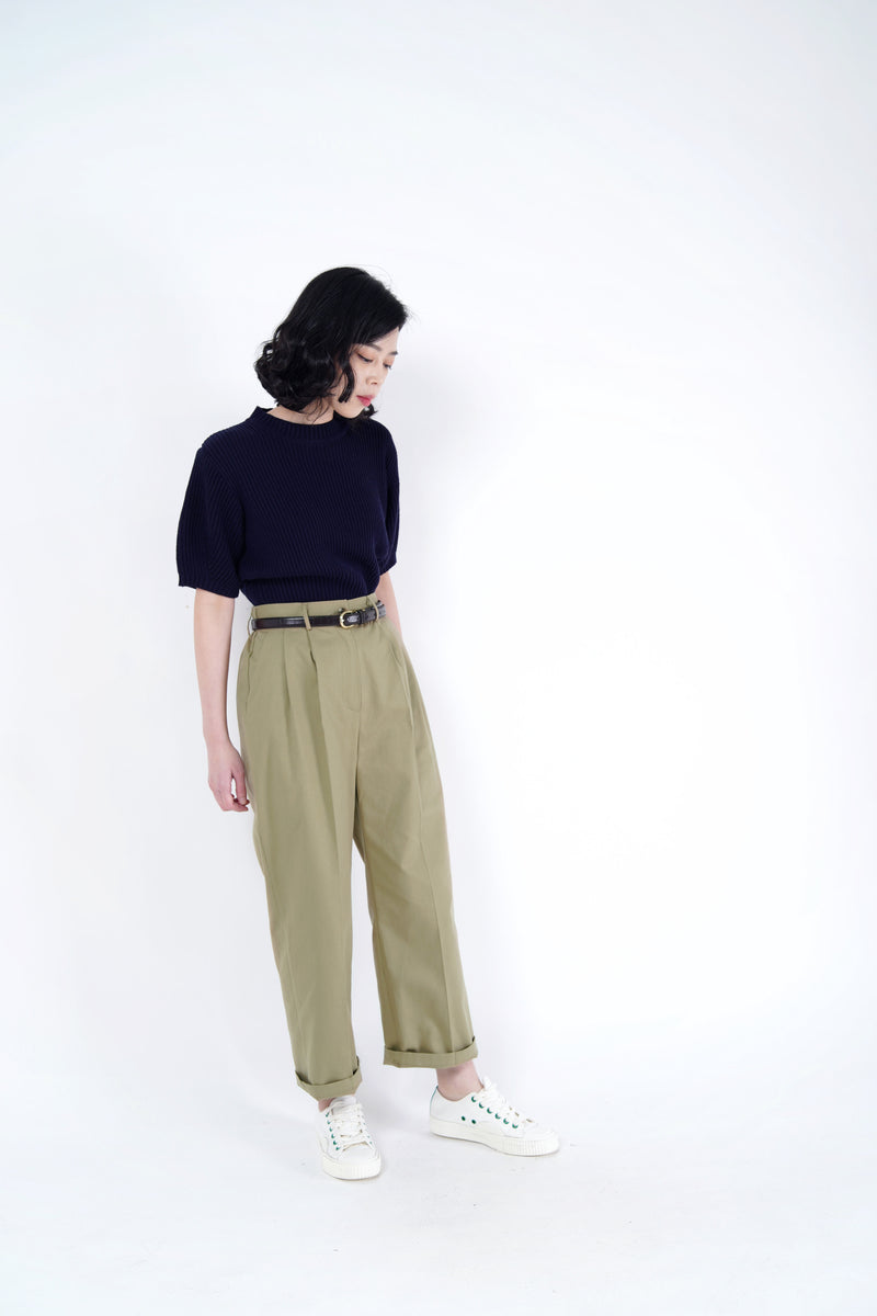 Khaki pleats trousers in elastic waist