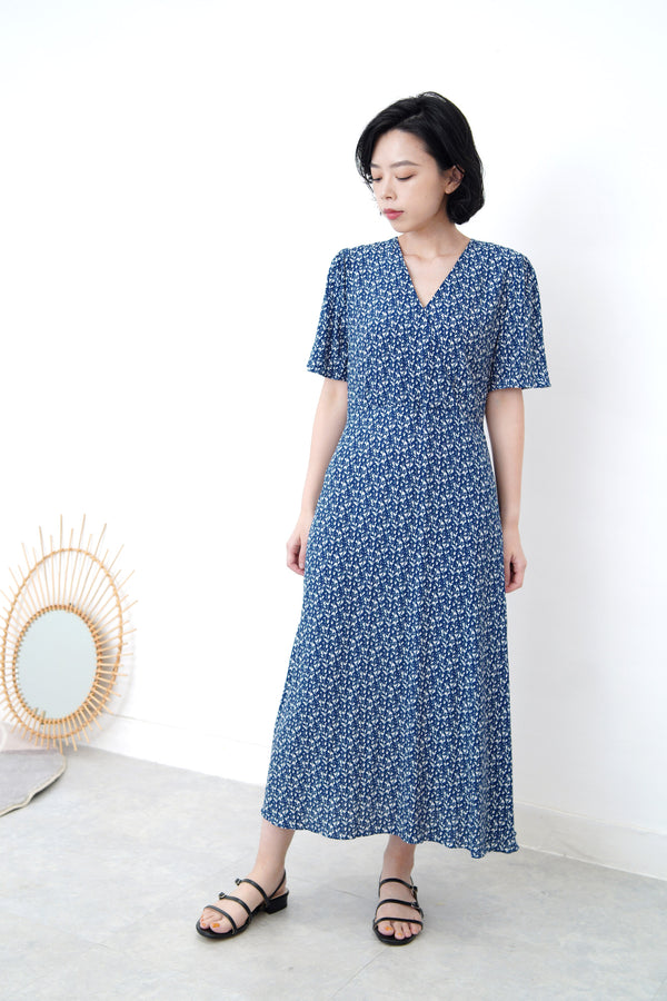 Navy v neck floral dress w/ waist string