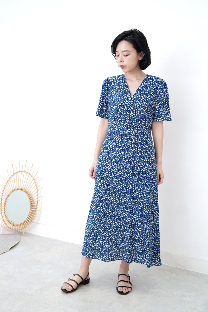 Navy v neck floral dress w/ waist string