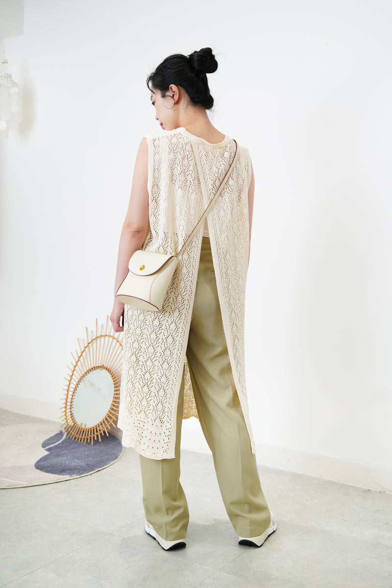 Outlined vintage style leather bag