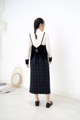 Ivory knit top w/ contrast buttons cuff
