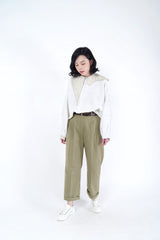 Khaki pleats trousers in elastic waist