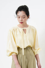 Butter blouse w/ buckle collar details