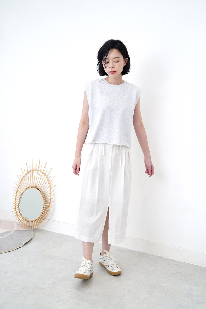 White skirt in double waist strings