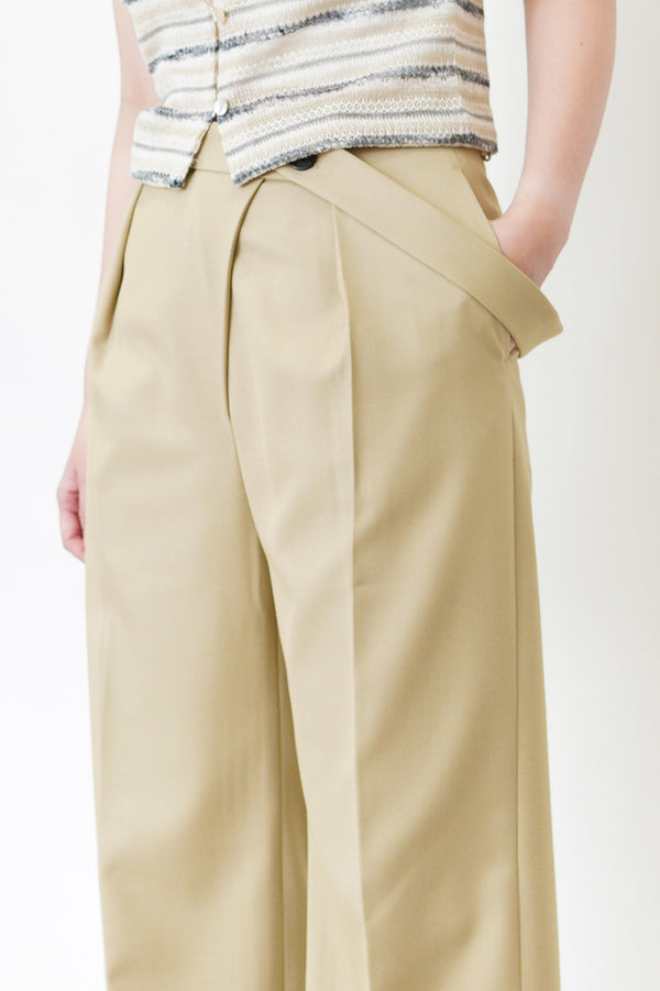 Beige high quality trousers w/ strap details