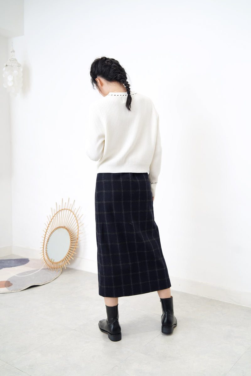 White cardigan in stitch details