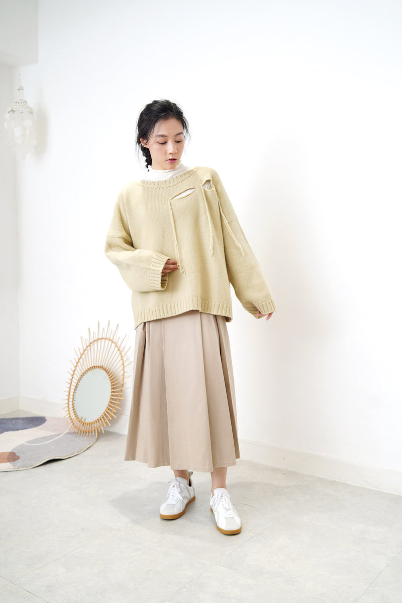 Lemon loose cut sweater w/ ripped details