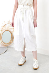White skirt in double waist strings
