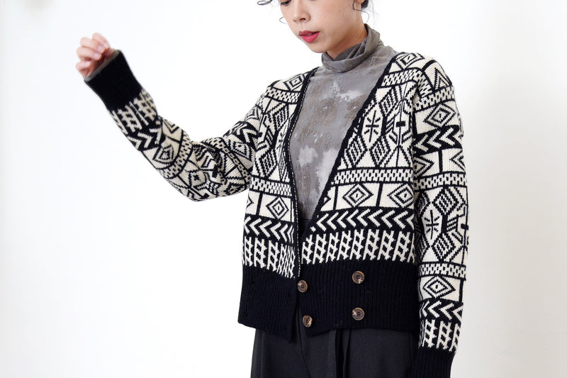 Black pattern cardigan in double buttons