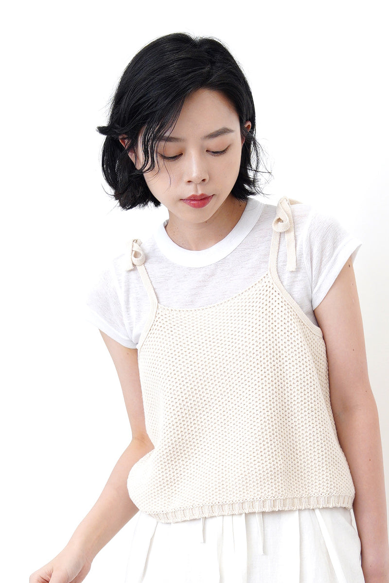 White basic tee top