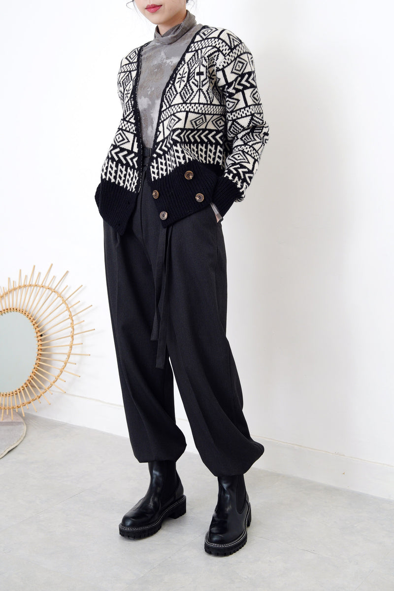 Black pattern cardigan in double buttons