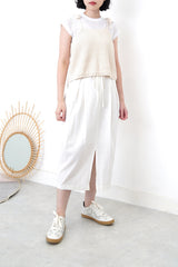 White skirt in double waist strings