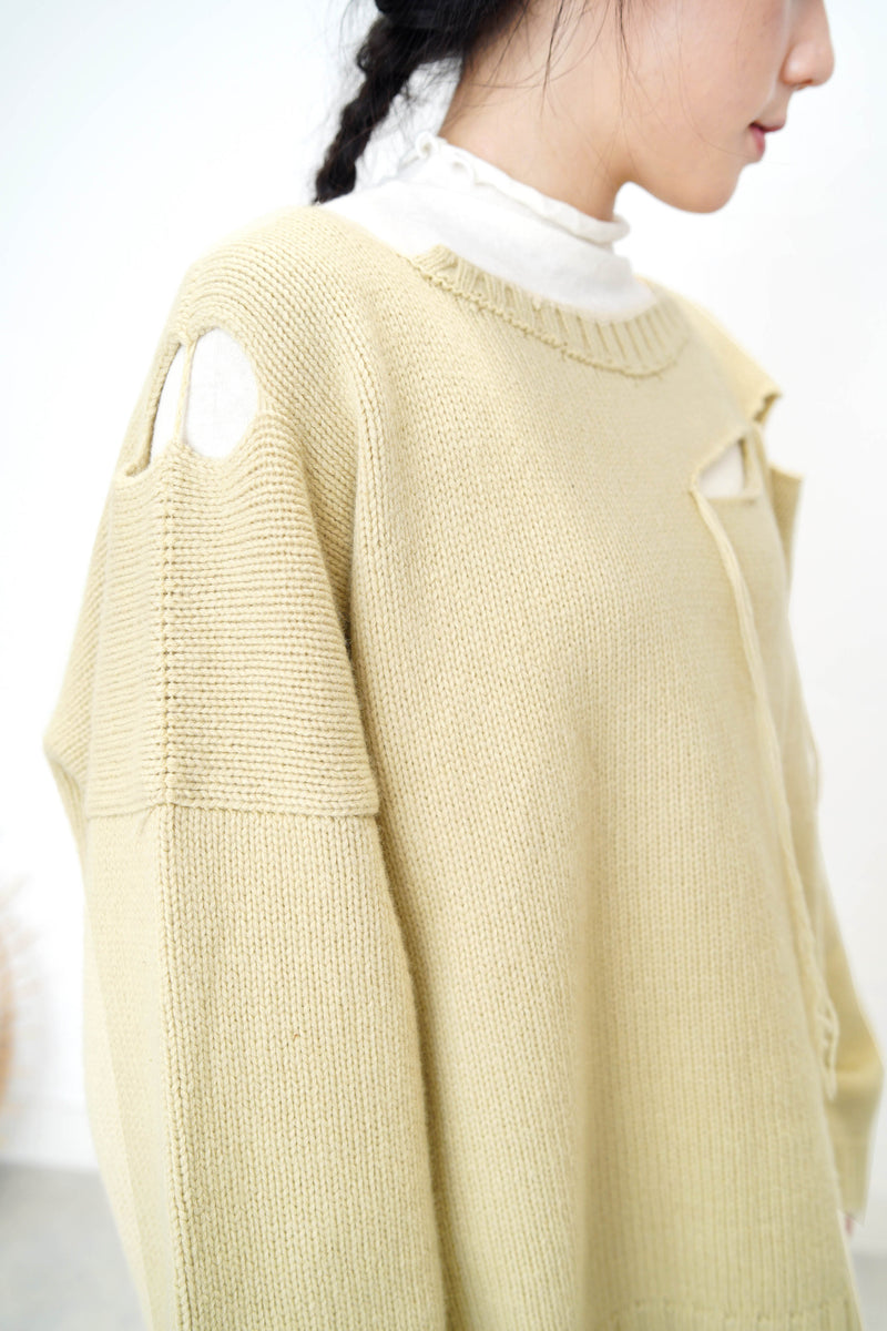 Lemon loose cut sweater w/ ripped details