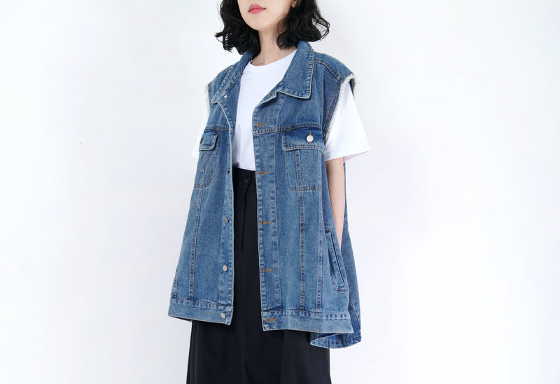 Blue denim vintage vest in flare cut