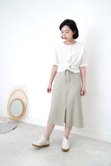 White shirt blouse in knot hem