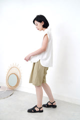 White v neck shirt vest