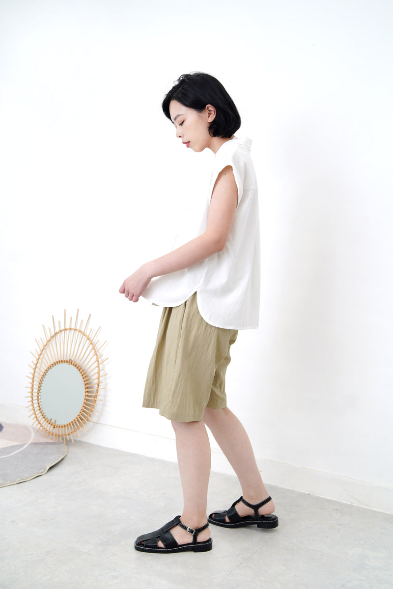 White v neck shirt vest