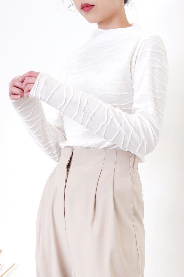 White cotton top in wavy pattern