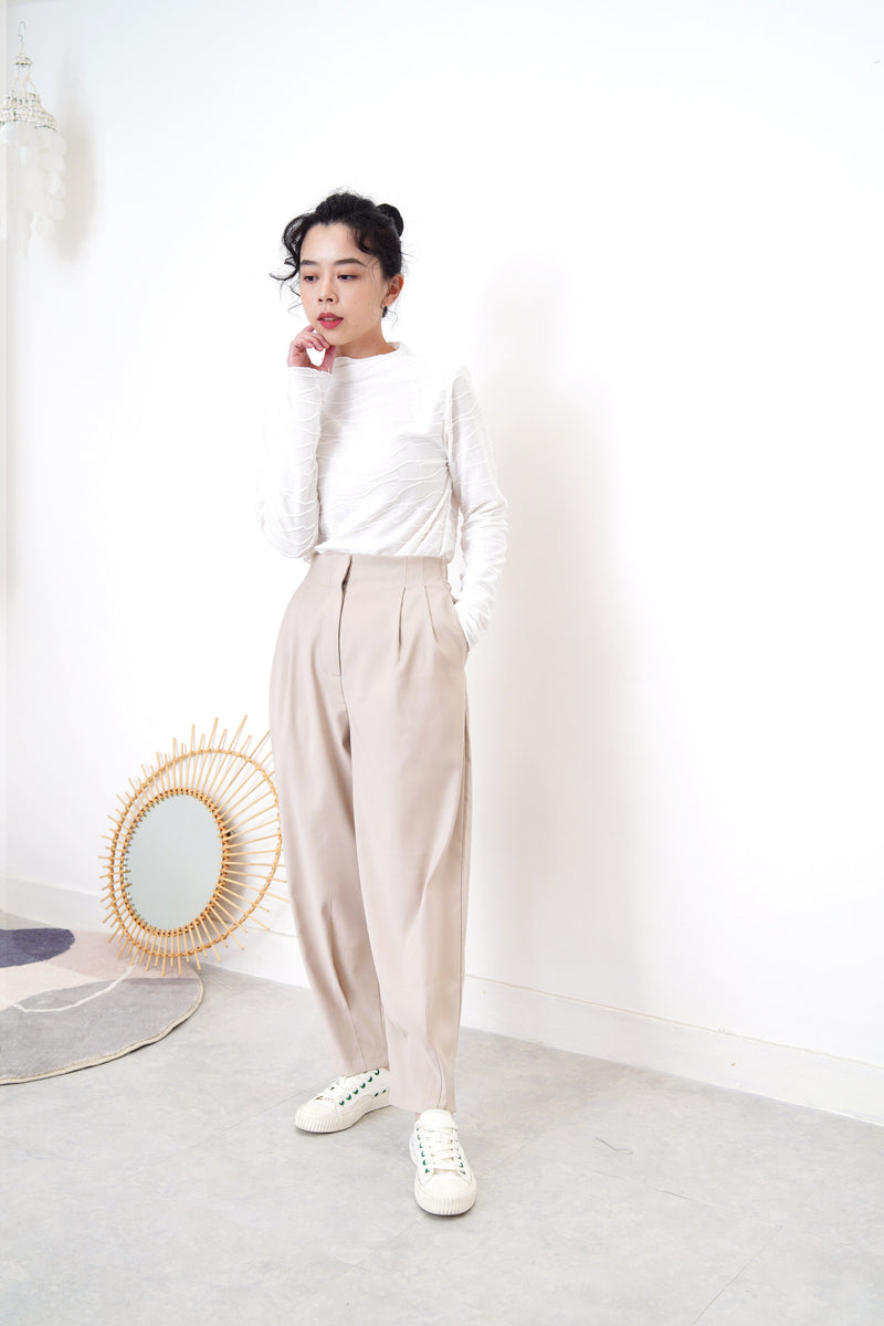 White cotton top in wavy pattern