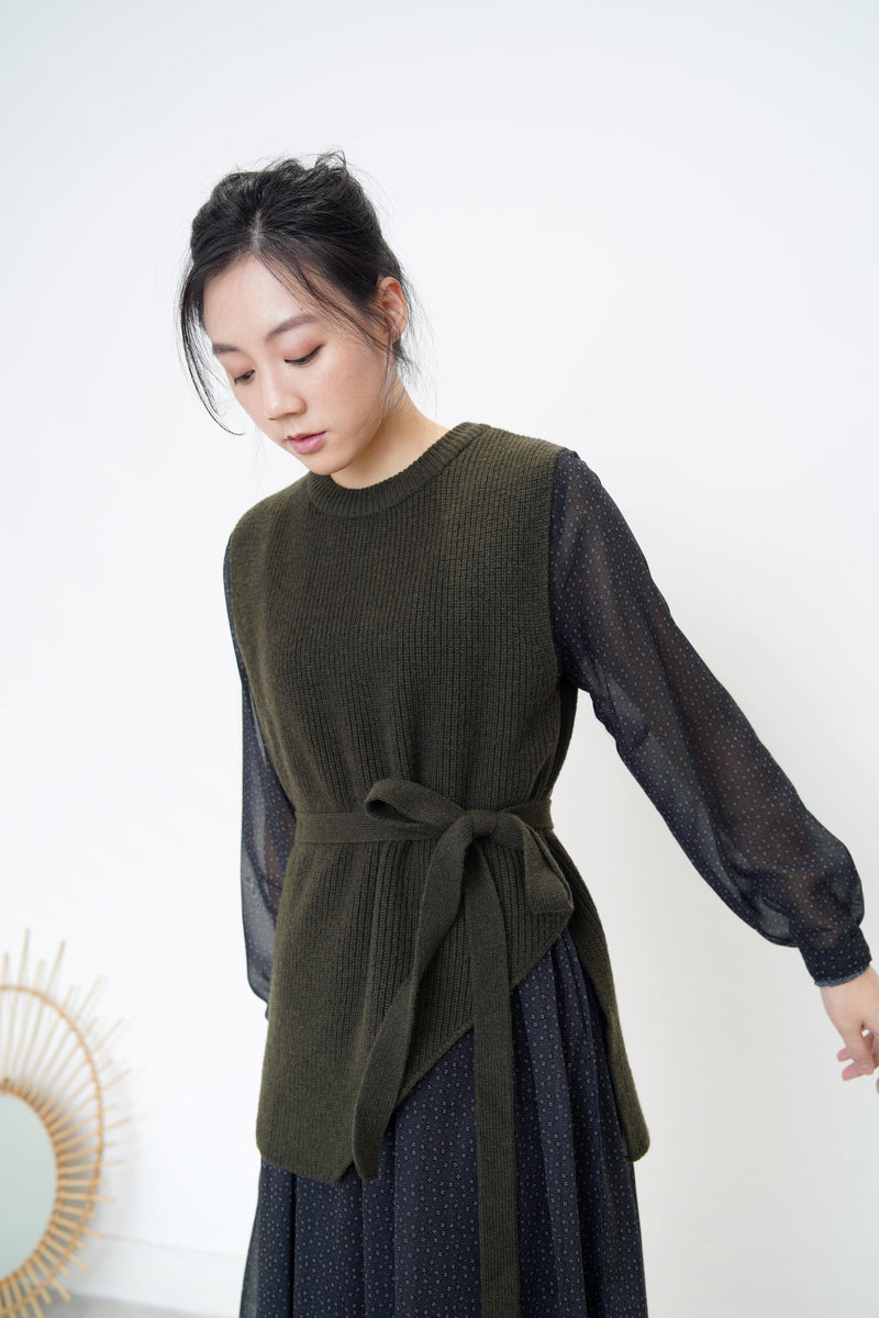 Khaki asy. vest w/ waist strap