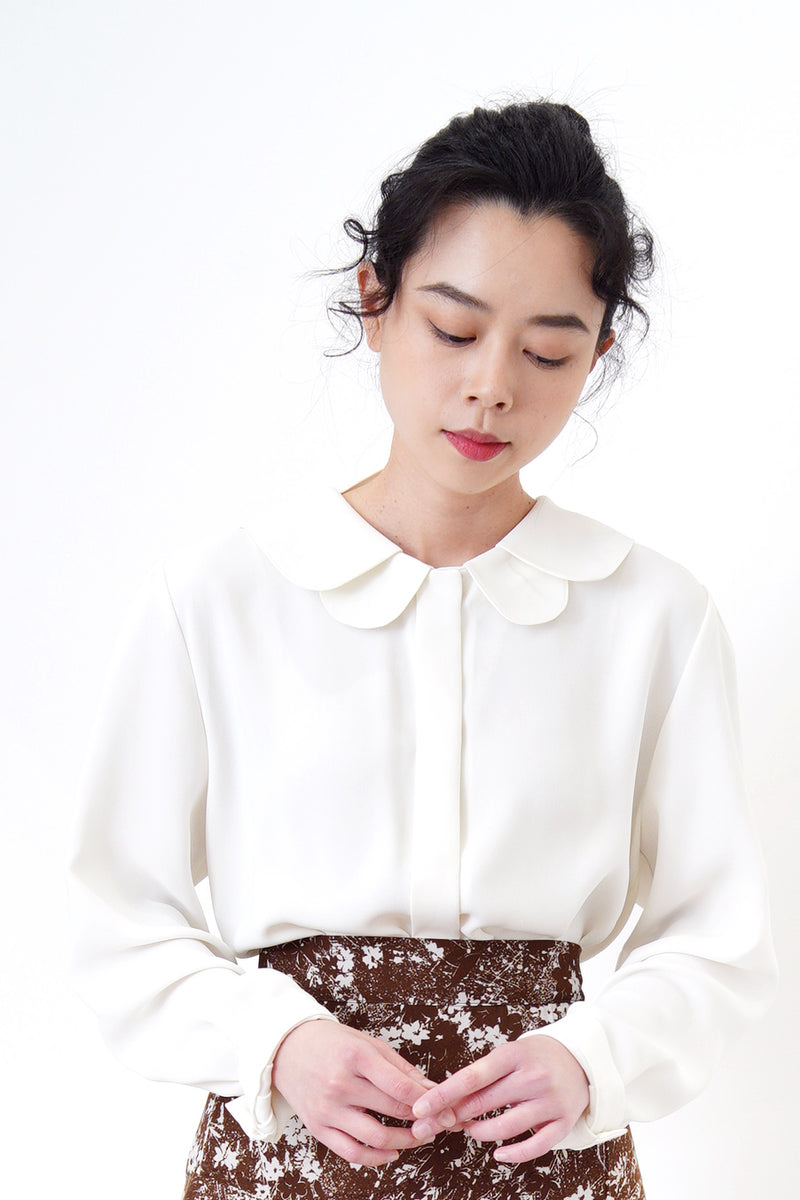 White premium shirt in layers peter pan collar